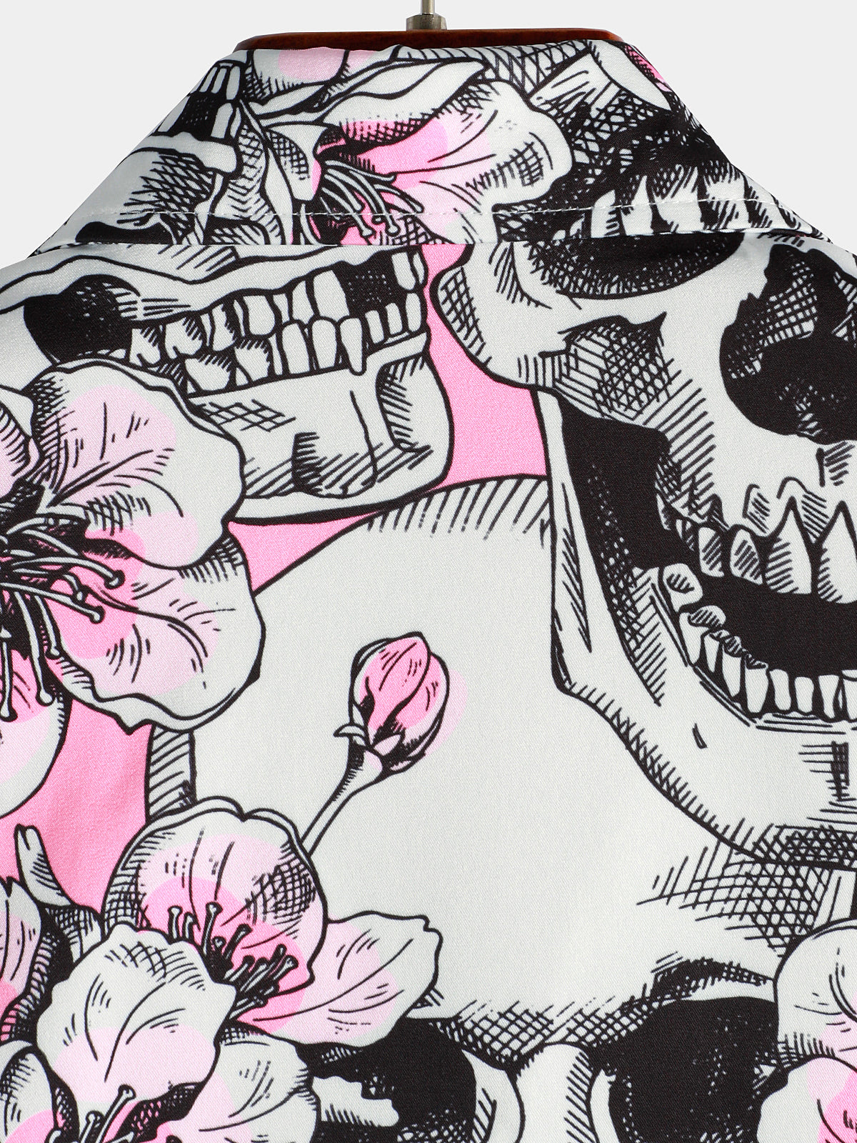 Camicia a maniche corte con motivo floreale rosa con teschio da uomo