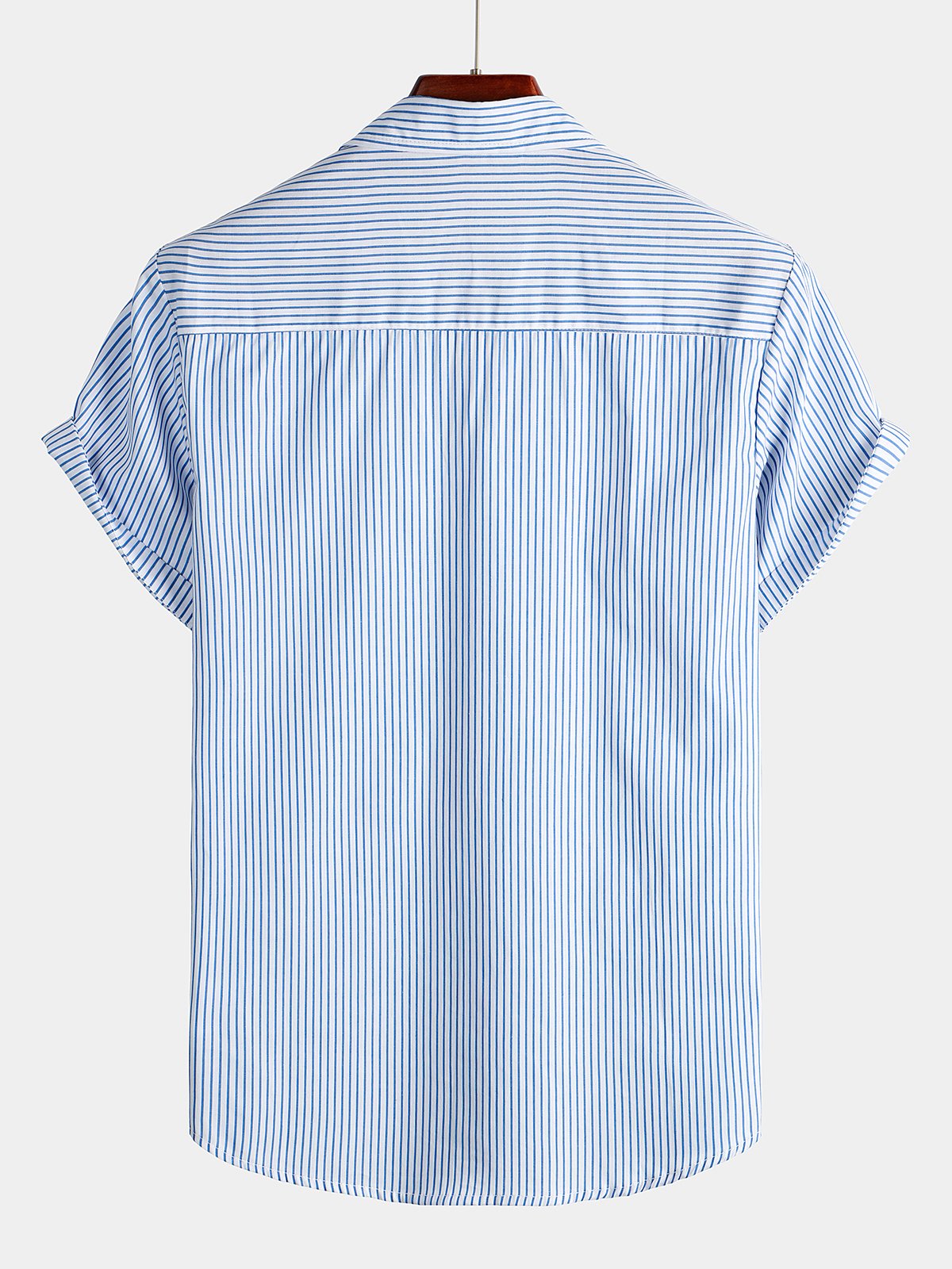 Camicia corta da uomo casual con tasca e bottoni