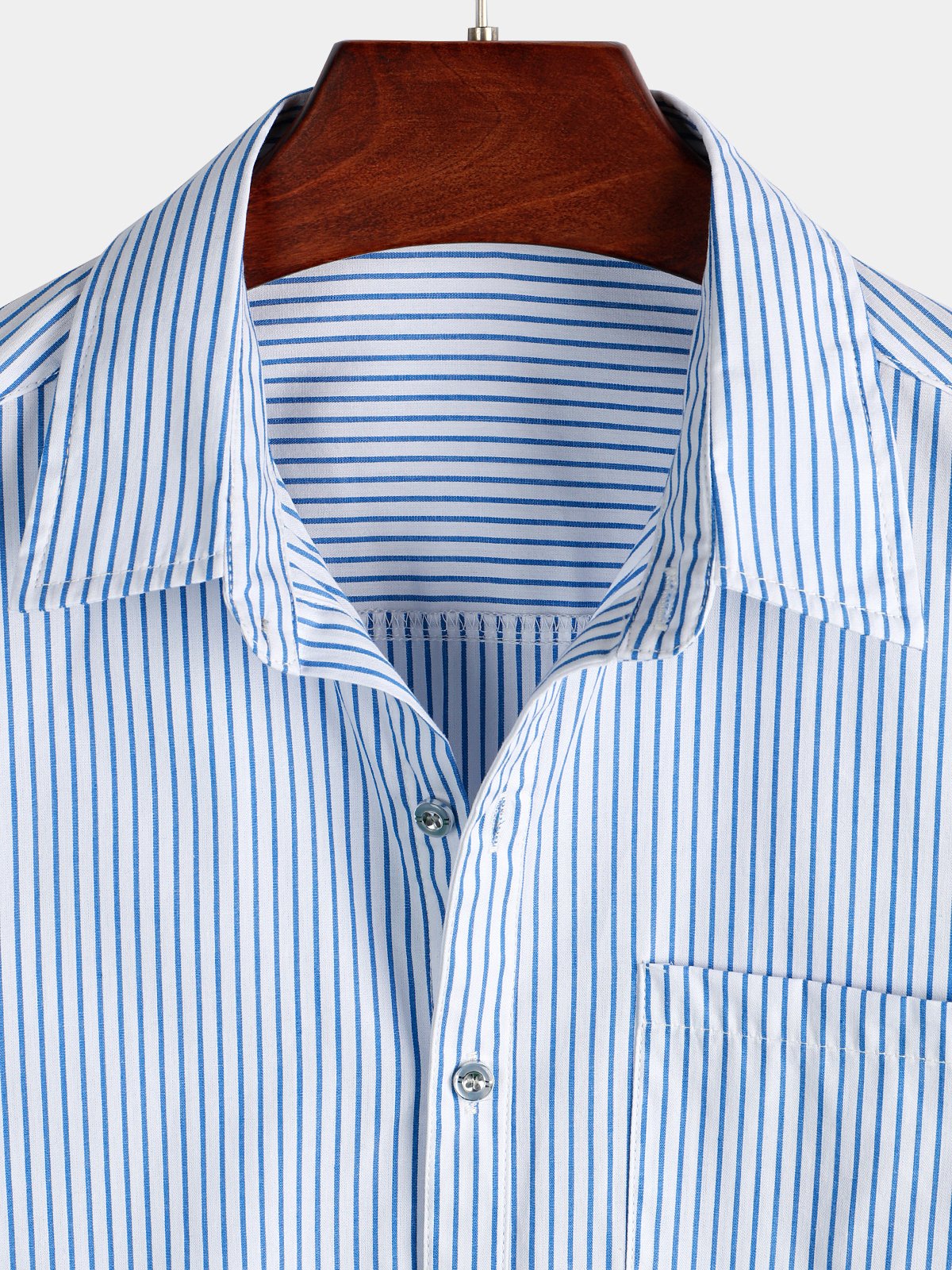 Camicia corta da uomo casual con tasca e bottoni