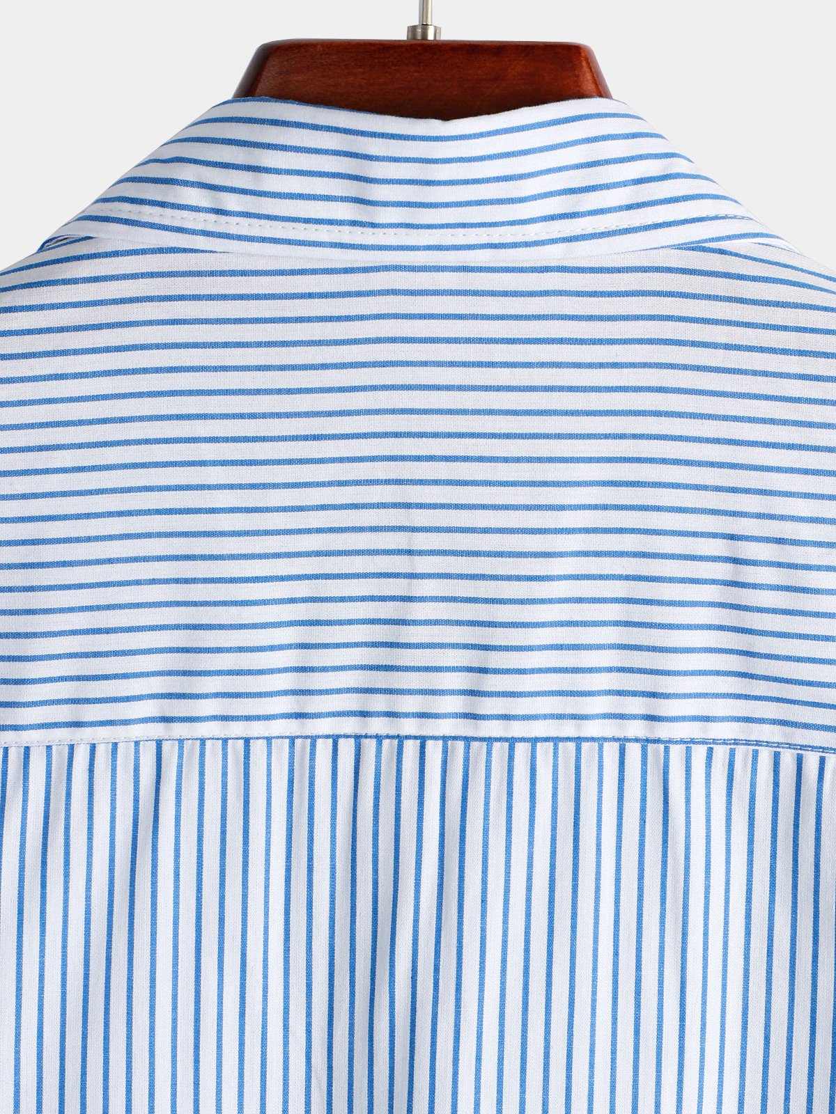 Camicia corta da uomo casual con tasca e bottoni