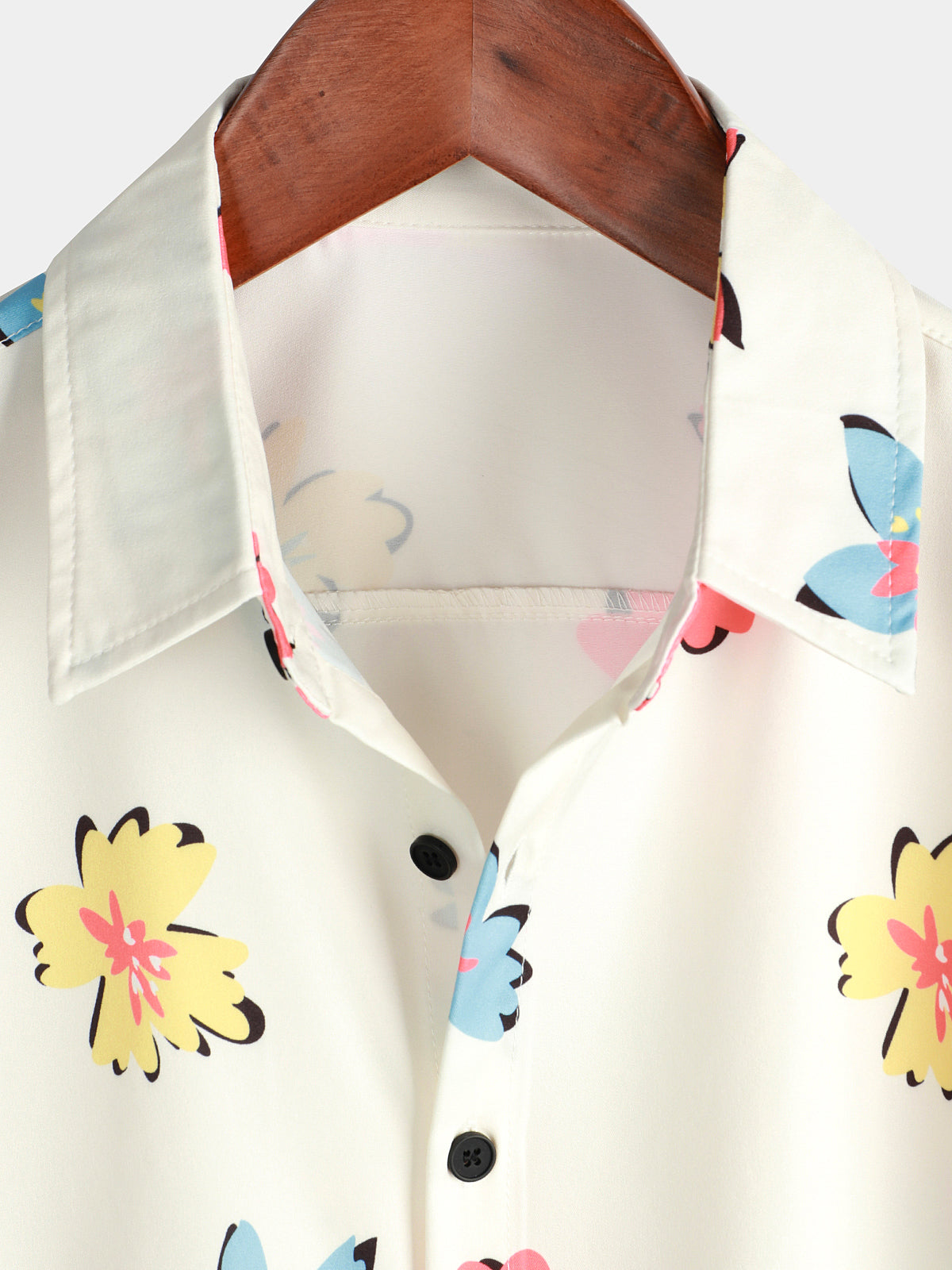 Camicia estiva da uomo a maniche corte con stampa floreale e bottoni bianchi
