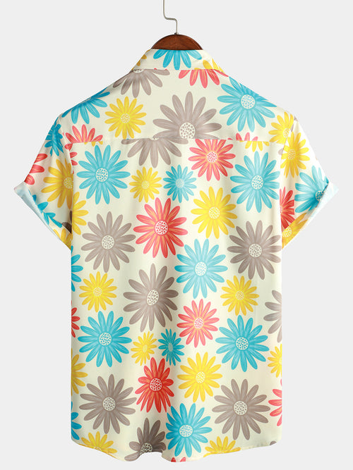 Camicia corta da uomo casual con bottoni, floreale a margherite colorate per le vacanze estive in spiaggia