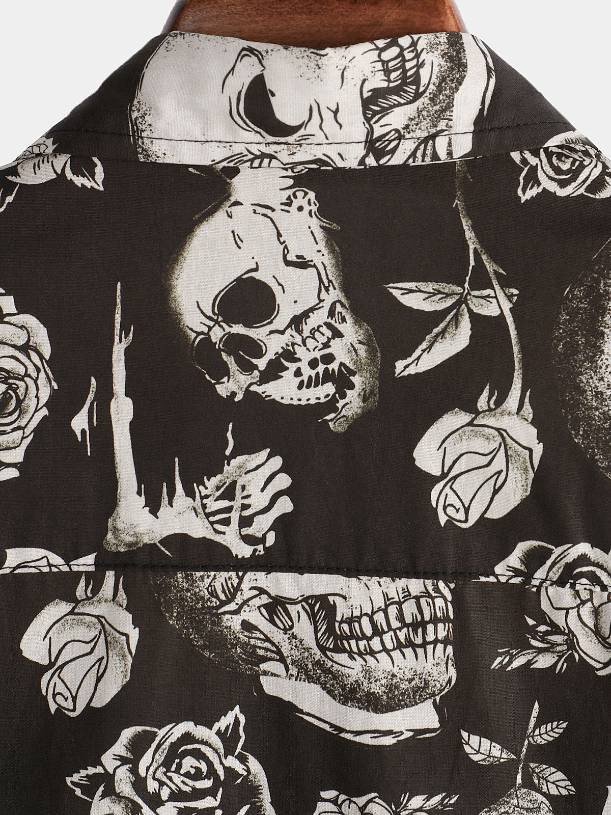 Maglietta da uomo con teschio e rosa floreale punk rock and roll
